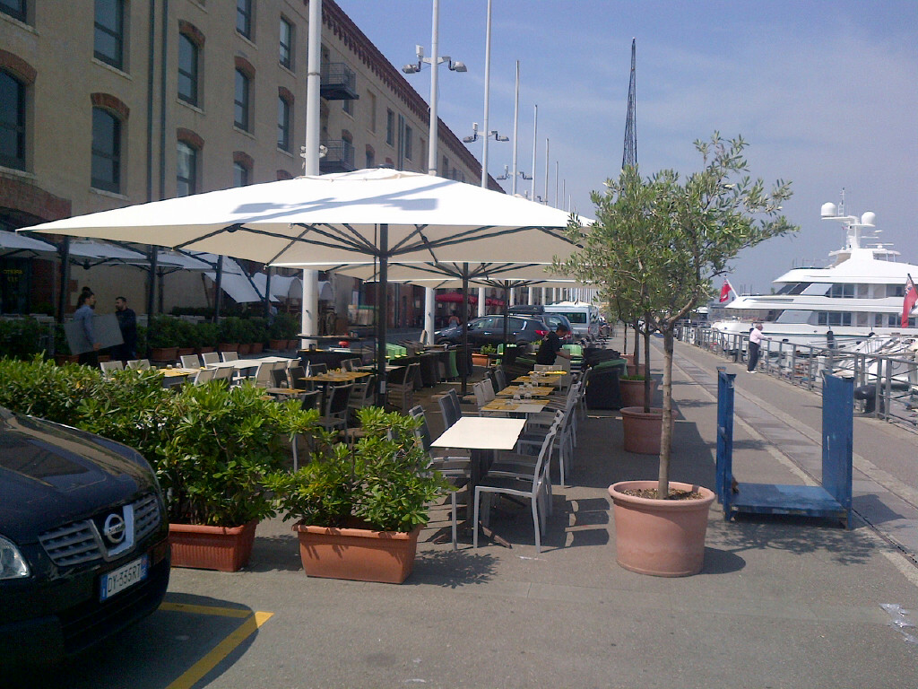 Parasol de restaurante exclusivo Capri Dark o Starwhite SCOLARO